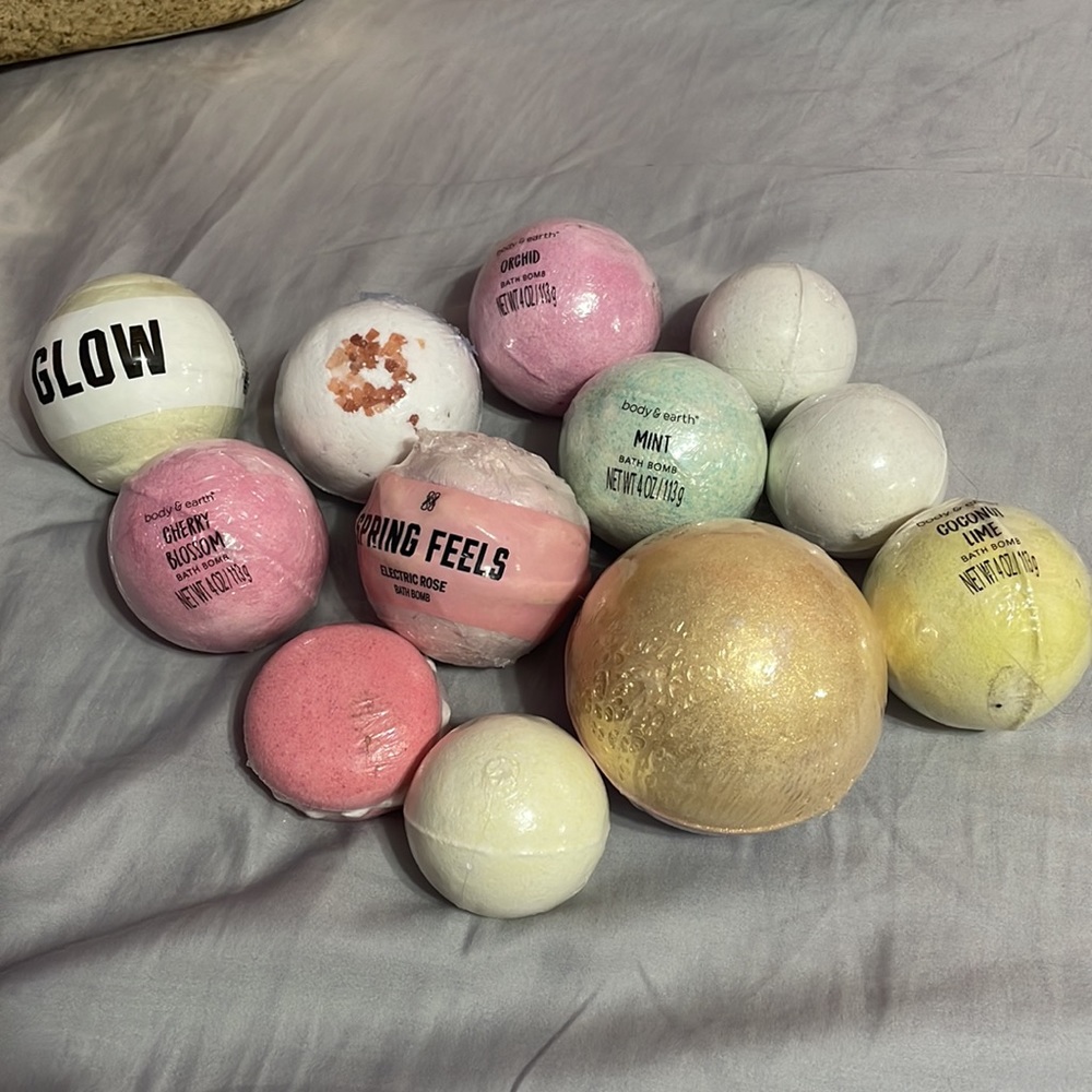12 ASSORTED BATH BOMBS